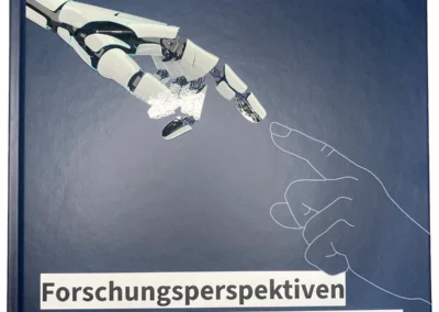 Editorial Design und Buchgestaltung für Wissenschaft und Forschung: Buchcover Forschungsperspektiven der HTWK Leipzig mit Roboterhand und gezeichneter Menschenhand, Grafikdesignerin Leipzig Susanne Zaza Gläser